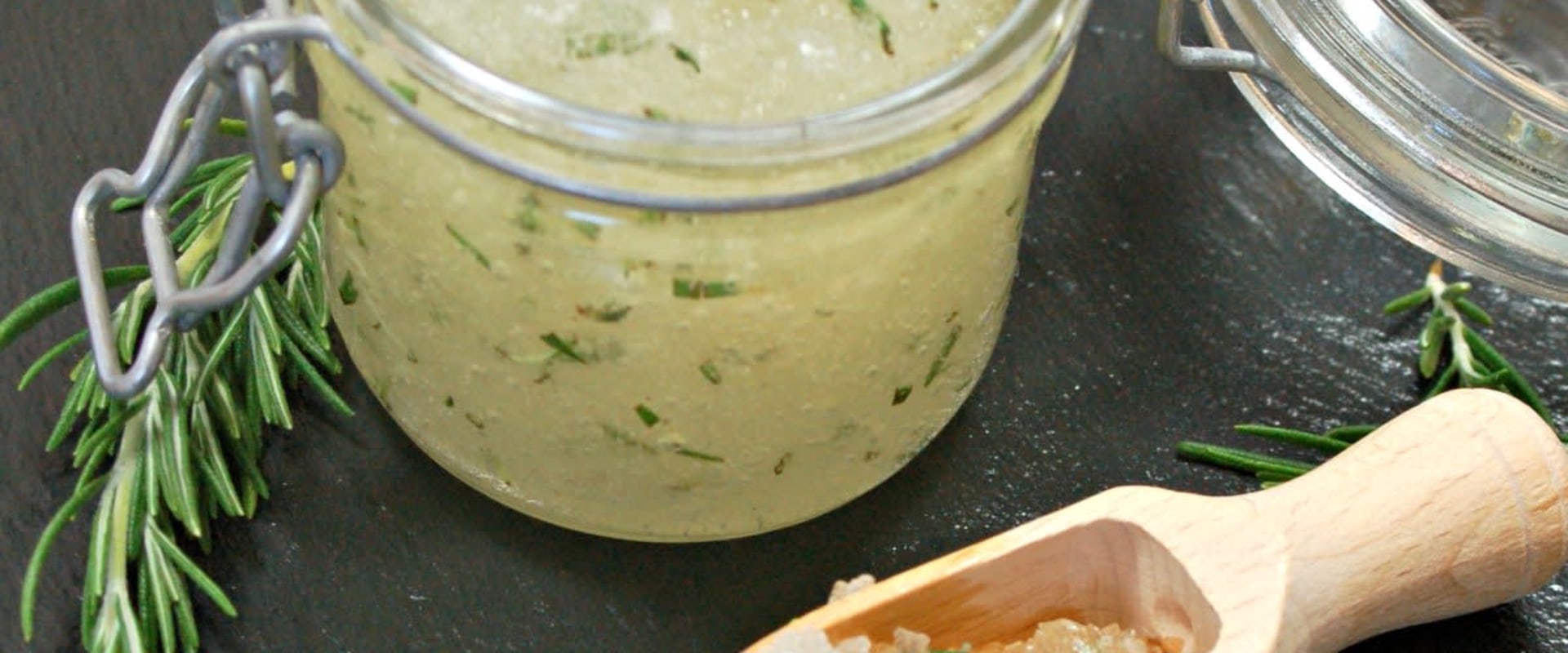 Peppermint and Rosemary Smelling Salt Recipe