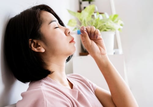 Can you use smelling salts on someone who faints?